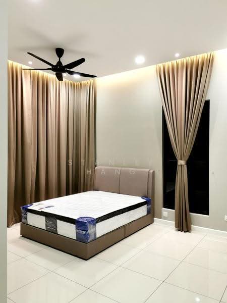 Kediaman Servis untuk Dijual di Le Pavillion - Stanley Hang - Bedroom - PropertyGuru.com.my
