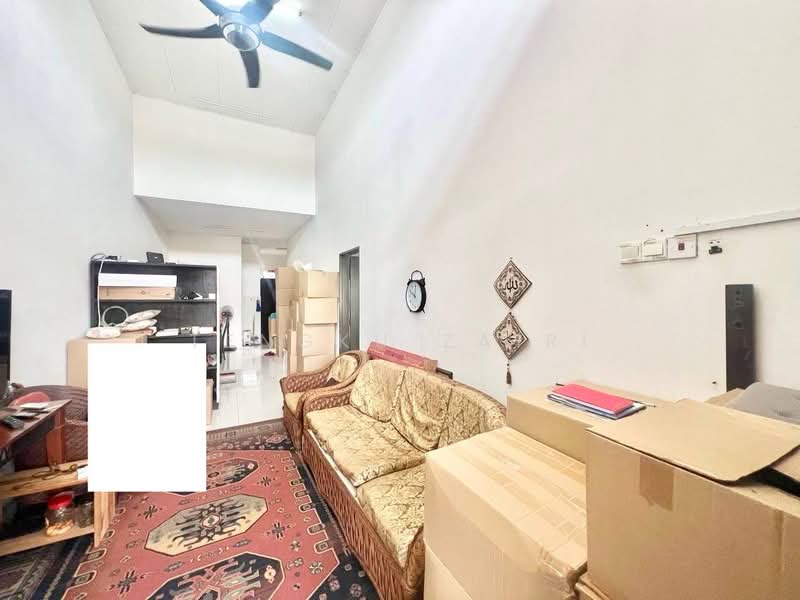 Terraced House for Sale in Bandar Putera 2 (Klang) - Tengku Zairi - Living Room - PropertyGuru.com.my