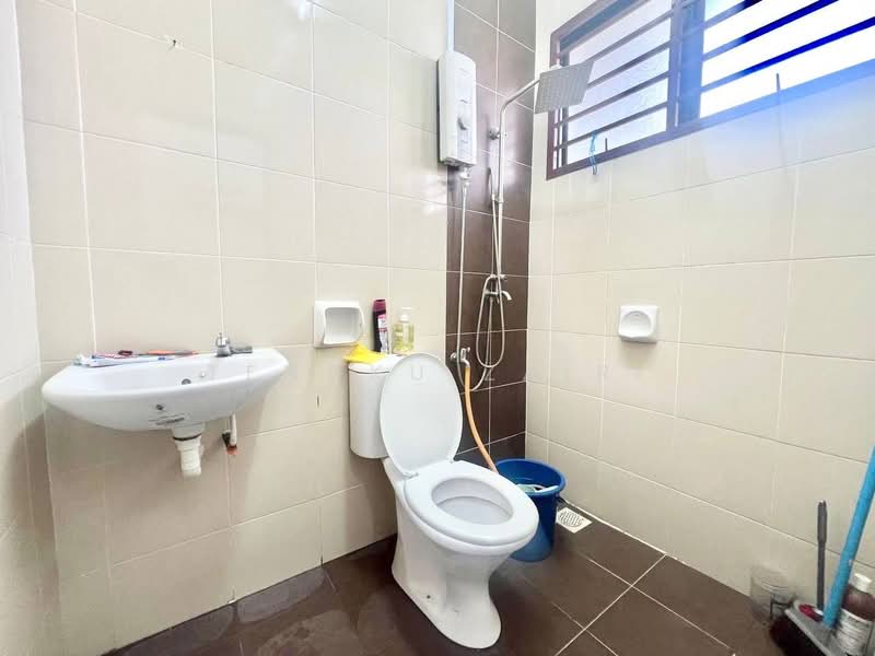 Terraced House for Sale in Bandar Putera 2 (Klang) - Tengku Zairi - Bathroom - PropertyGuru.com.my
