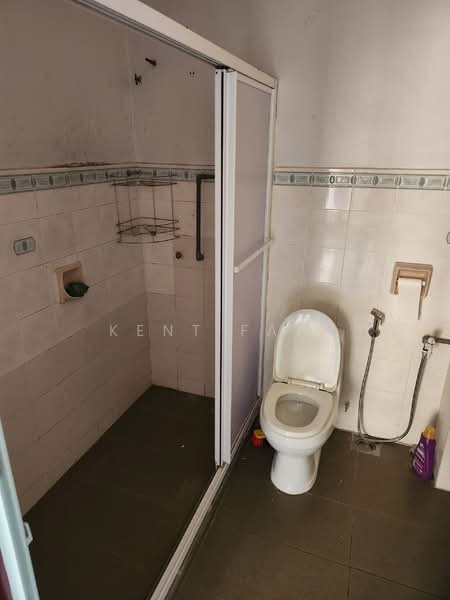 Kondominium untuk Dijual di Desa Gembira - Kent Fatt - Bathroom - PropertyGuru.com.my