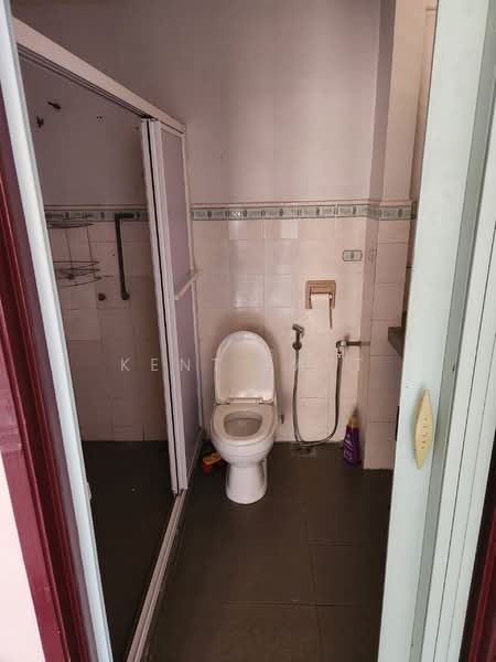 Kondominium untuk Dijual di Desa Gembira - Kent Fatt - Bathroom - PropertyGuru.com.my