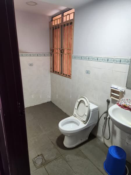 Kondominium untuk Dijual di Desa Gembira - Kent Fatt - Bathroom - PropertyGuru.com.my