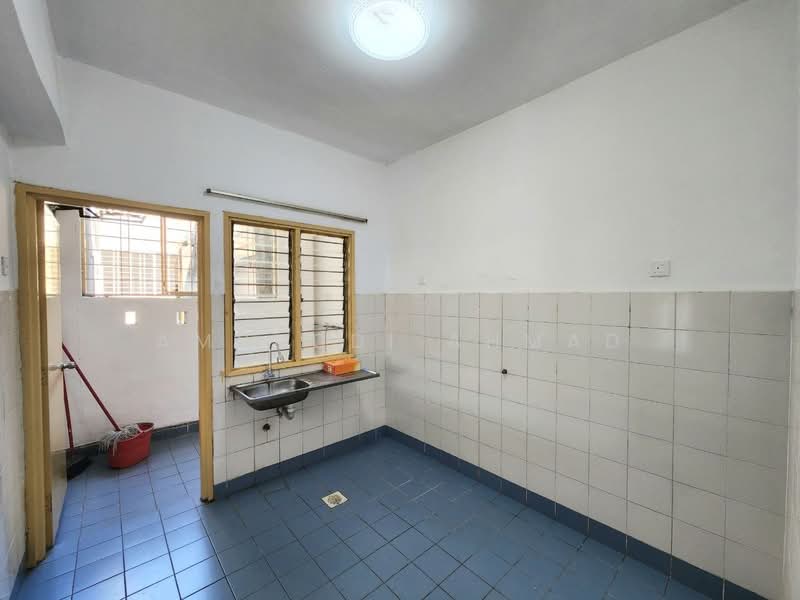 Pangsapuri untuk Dijual di Melur Apartment - Amruddi Ahmad - Kitchen - PropertyGuru.com.my