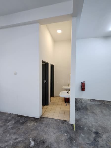 Shop for Sale in Ambang Botanic 2 (Klang) - GP Lim - Bathroom - PropertyGuru.com.my