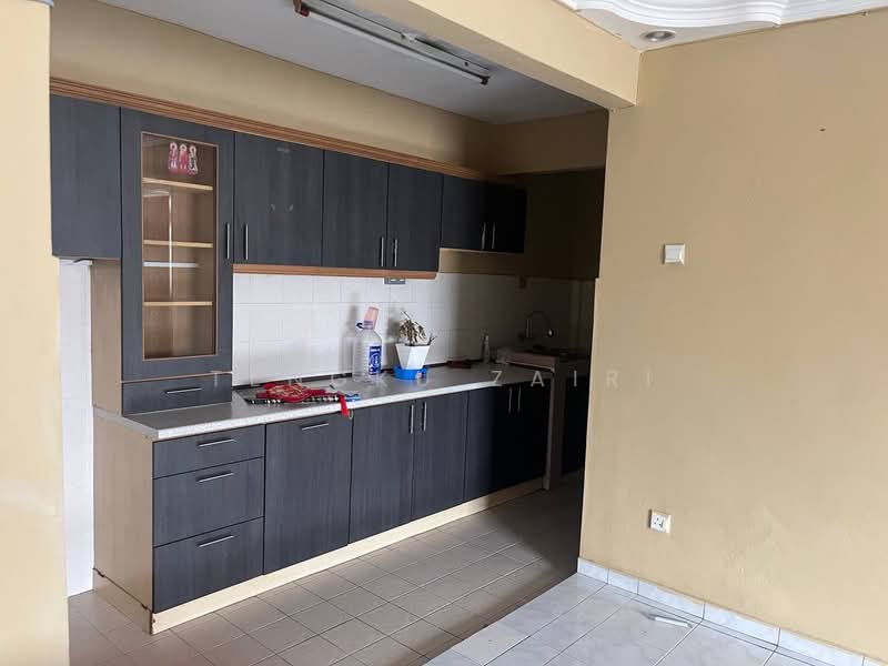 Apartment for Sale at Pangsapuri Suria Subang - Tengku Zairi - Kitchen - PropertyGuru.com.my
