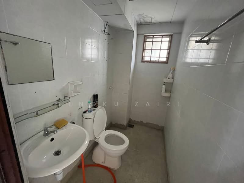 Apartment for Sale at Pangsapuri Suria Subang - Tengku Zairi - Bathroom - PropertyGuru.com.my