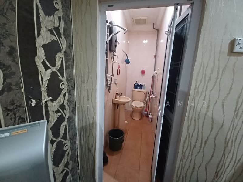 Rumah Teres untuk Dijual di Taman Greenwood (Batu Caves) - NOROLLAH MOHAMAD - Bathroom - PropertyGuru.com.my