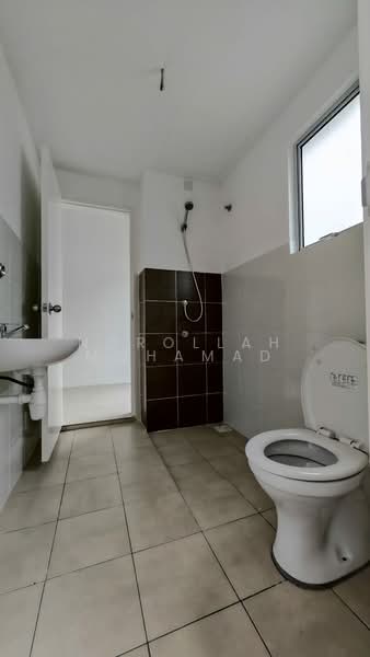 2-storey Terraced House for Rent in Iringan Bayu (Seremban) - NOROLLAH MOHAMAD - Bathroom - PropertyGuru.com.my