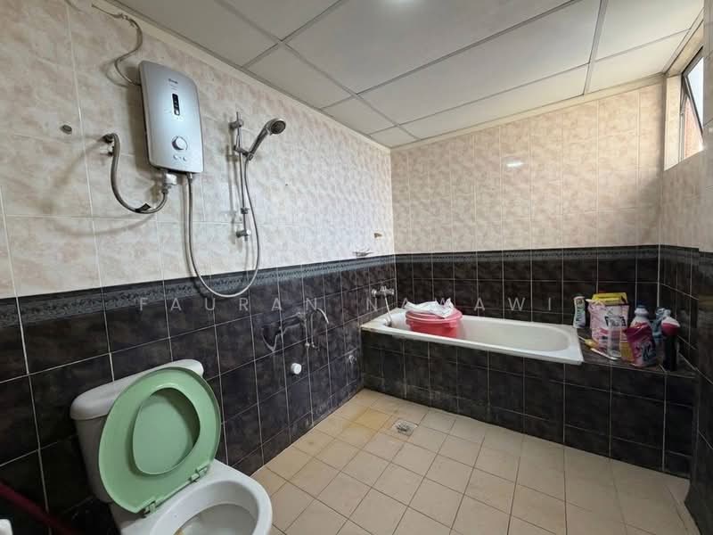 Kondominium untuk Dijual di Venice Hill - Fauran Nawawi - Bathroom - PropertyGuru.com.my