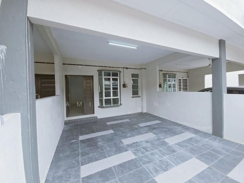Rumah Teres 2-Tingkat untuk Dijual di Bandar Lahat Baru (Lahat) - Amie Chong - Entrance - PropertyGuru.com.my