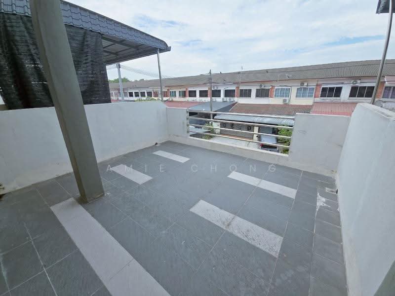 Rumah Teres 2-Tingkat untuk Dijual di Bandar Lahat Baru (Lahat) - Amie Chong - Balcony - PropertyGuru.com.my