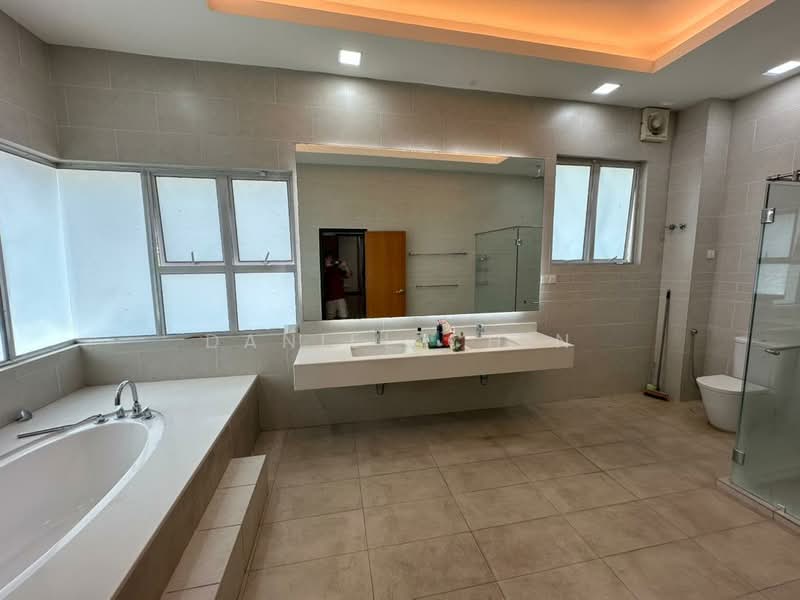 Rumah Banglo untuk Disewa di Ukay Bistari (Ulu Kelang) - Daniel Chin - Bathroom - PropertyGuru.com.my