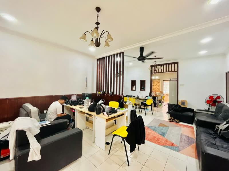 Rumah Teres 2 Tingkat untuk Dijual di Seksyen 7 (Shah Alam) - Muhammad Nazli Mohd Amin - Living Room - PropertyGuru.com.my