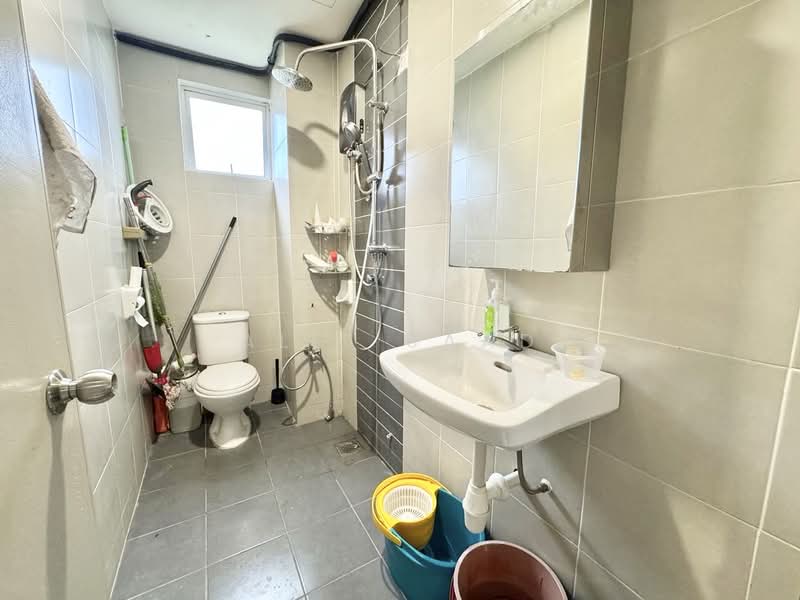 Apartment for Sale at Pangsapuri Damai - Alif Saad - Bathroom - PropertyGuru.com.my