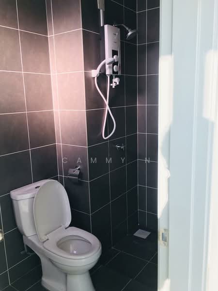 Servis Apartment untuk Dijual di The Zizz @ Damansara North - Cammy N - Bathroom - PropertyGuru.com.my