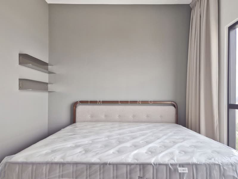 Servis Apartment untuk Disewa di Maya Ara Residences - Kim Ling - Master Bedroom - PropertyGuru.com.my