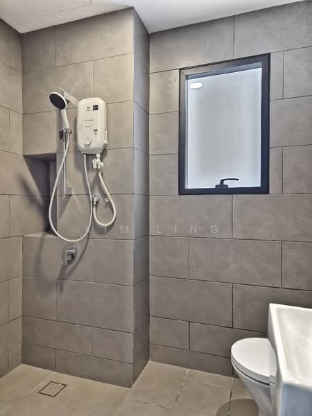 Servis Apartment untuk Disewa di Maya Ara Residences - Kim Ling - Master Bathroom - PropertyGuru.com.my