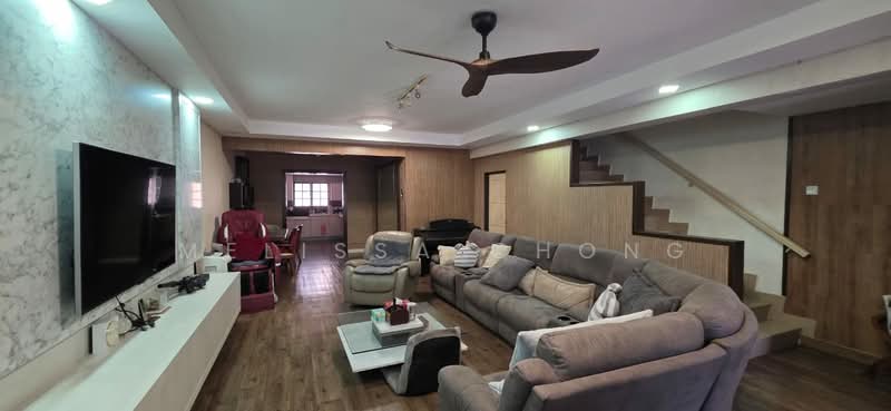 2.5-storey Terraced House for Sale in Taman Bukit Serdang (Seri Kembangan) - Melissa Chong - Living Room - PropertyGuru.com.my