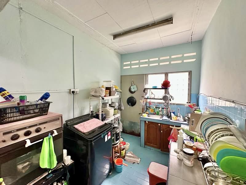 1-storey Terraced House for Sale in Kelana Jaya (Petaling Jaya) - Naim Kassim - Kitchen - PropertyGuru.com.my