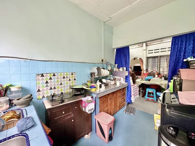 1-storey Terraced House for Sale in Kelana Jaya (Petaling Jaya) - Naim Kassim - Kitchen - PropertyGuru.com.my