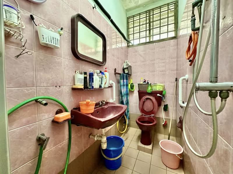 1-storey Terraced House for Sale in Kelana Jaya (Petaling Jaya) - Naim Kassim - Bathroom - PropertyGuru.com.my