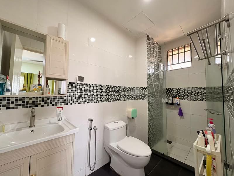 Kondominium untuk Dijual di Desa Villas - Faisal Abu Omar - Bathroom - PropertyGuru.com.my
