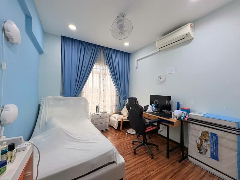 Kondominium untuk Dijual di Desa Villas - Faisal Abu Omar - Bedroom - PropertyGuru.com.my