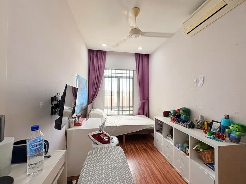 Kondominium untuk Dijual di Desa Villas - Faisal Abu Omar - Bedroom - PropertyGuru.com.my