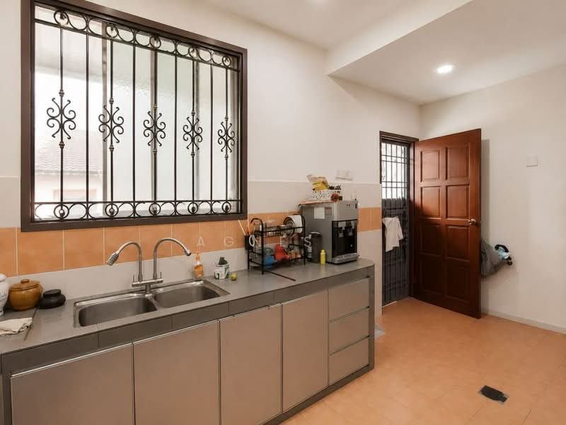 Rumah Teres untuk Dijual di Taman Kempas Indah (Tebrau) - Agnes . - Kitchen - PropertyGuru.com.my