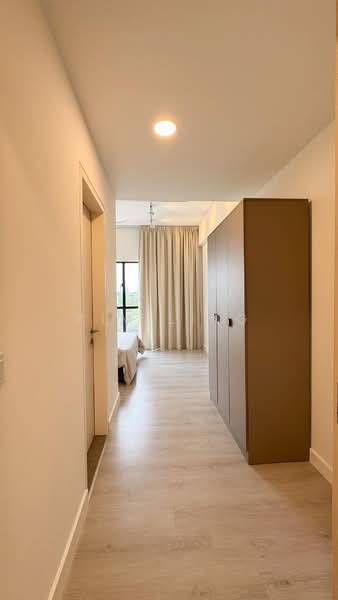 Servis Apartment untuk Disewa di Maya Ara Residences - Kim Ling - Master Bedroom - PropertyGuru.com.my