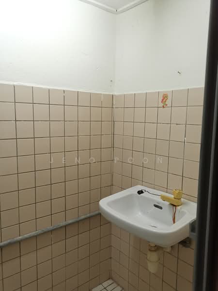 Shop for Sale in Taman Desa (Kuala Lumpur) - Jeno Poon - Bathroom - PropertyGuru.com.my