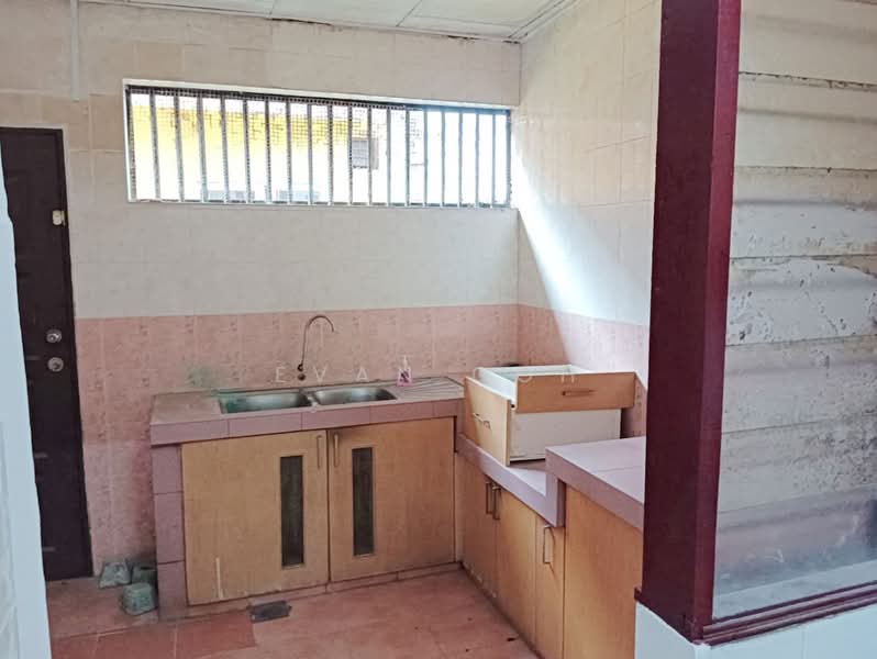2-storey Terraced House for Sale in Saujana Puchong (Puchong) - Evan Goh - Kitchen - PropertyGuru.com.my