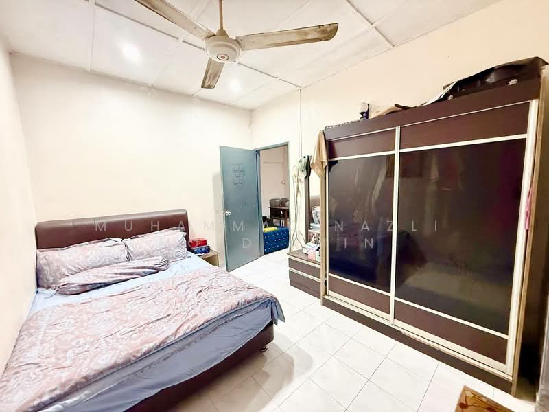 Rumah Teres 1 Tingkat untuk Dijual di Taman Batu Caves (Batu Caves) - Muhammad Nazli Mohd Amin - Bedroom - PropertyGuru.com.my
