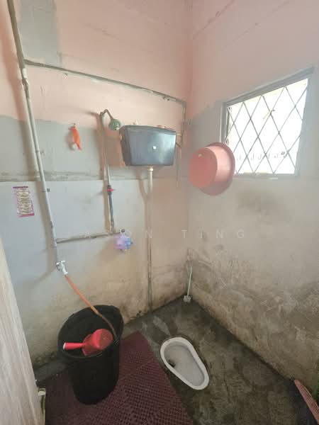 Rumah Teres 1 Tingkat untuk Dijual di Taman Sri Bahagia (Tampoi) - Jason Ting - Bathroom - PropertyGuru.com.my