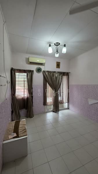 Rumah Teres untuk Disewa di Sungai Buloh (Selangor) - Ferdaus Johar - Living Room - PropertyGuru.com.my
