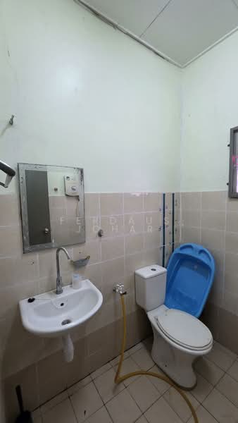 Rumah Teres untuk Disewa di Sungai Buloh (Selangor) - Ferdaus Johar - Bathroom - PropertyGuru.com.my