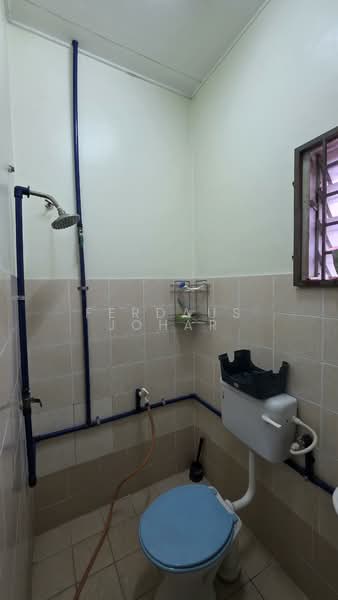 Rumah Teres untuk Disewa di Sungai Buloh (Selangor) - Ferdaus Johar - Bathroom - PropertyGuru.com.my