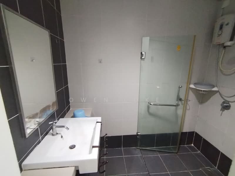 Servis Apartment untuk Disewa di Centrestage Designer Suite - Owen Loke - Bathroom - PropertyGuru.com.my