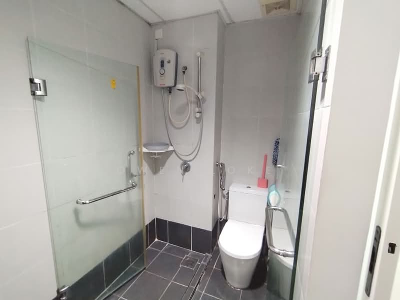 Servis Apartment untuk Disewa di Centrestage Designer Suite - Owen Loke - Bathroom - PropertyGuru.com.my