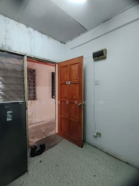 Rumah Flat untuk Dijual di Flat PKNS Section 7 - Azizirrahim . - Entrance - PropertyGuru.com.my