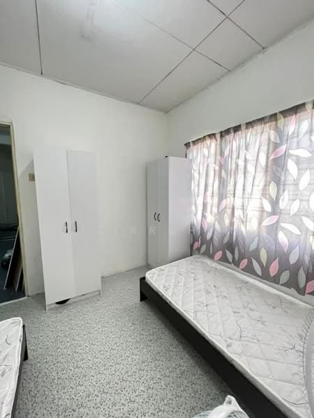 Rumah Flat untuk Dijual di Flat PKNS Section 7 - Azizirrahim . - Bedroom - PropertyGuru.com.my