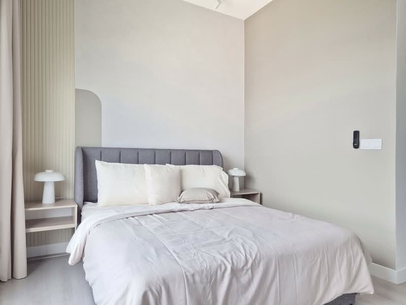 Servis Apartment untuk Disewa di Maya Ara Residences - Kim Ling - Master Bedroom - PropertyGuru.com.my