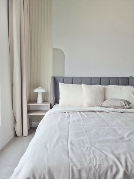 Servis Apartment untuk Disewa di Maya Ara Residences - Kim Ling - Master Bedroom - PropertyGuru.com.my