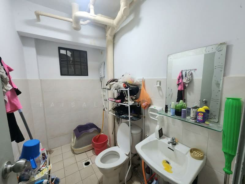 Kondominium untuk Dijual di Sentul Utama Condominium - Faisal Abu Omar - Bathroom - PropertyGuru.com.my