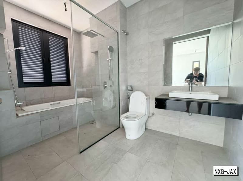 Semi-Detached House for Sale in Bandar Bukit Raja (Klang) - Daniel Kok - Bathroom - PropertyGuru.com.my