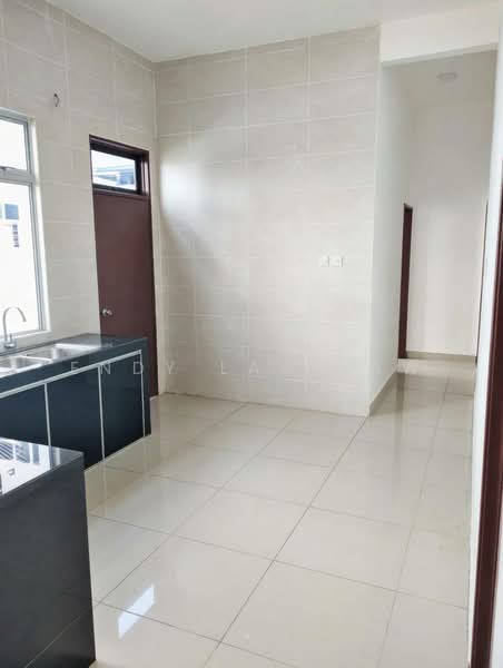 Cluster House for Sale in Nusantara Prima (Gelang Patah) - Endy Law Law - Kitchen - PropertyGuru.com.my