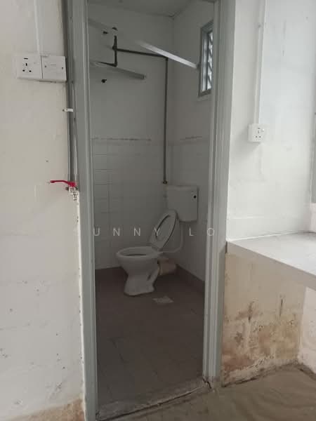 Rumah Flat untuk Disewa di Taman Bidara - Sunny Lok - Bathroom - PropertyGuru.com.my