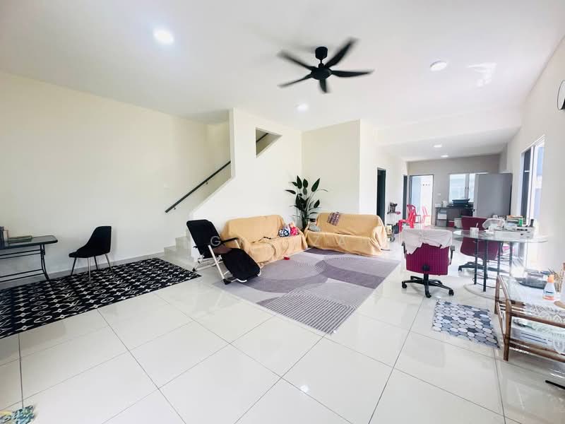 2-storey Terraced House for Sale in Taman Zamrud (Kajang) - Tengku Zairi - Living Room - PropertyGuru.com.my