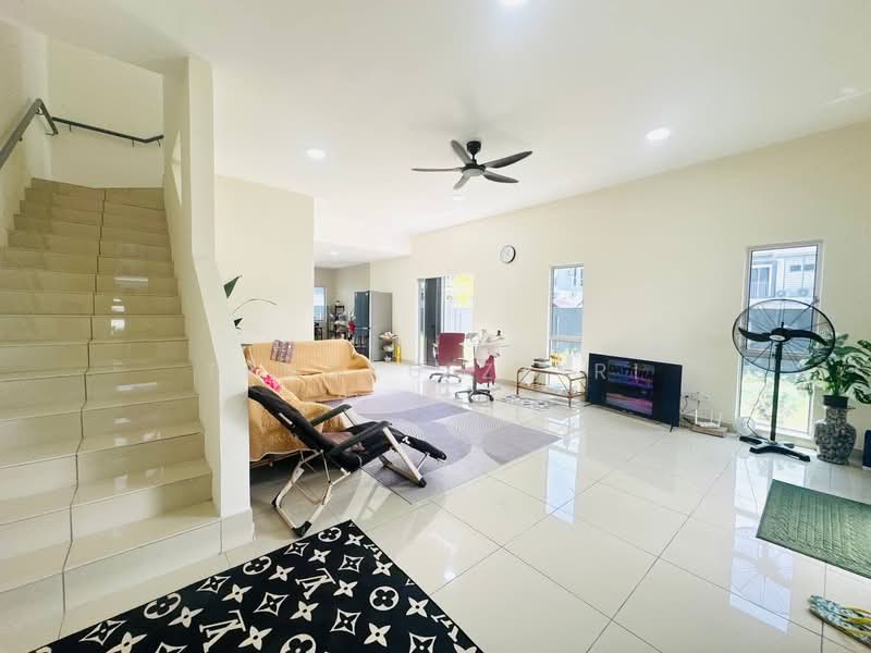 2-storey Terraced House for Sale in Taman Zamrud (Kajang) - Tengku Zairi - Living Room - PropertyGuru.com.my