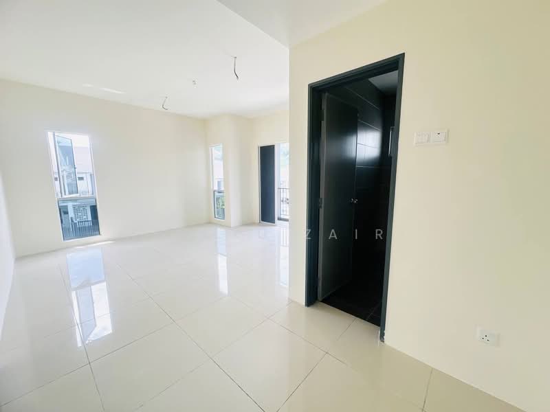 2-storey Terraced House for Sale in Taman Zamrud (Kajang) - Tengku Zairi - Living Room - PropertyGuru.com.my